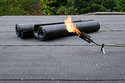 melting-bitumen-roofing